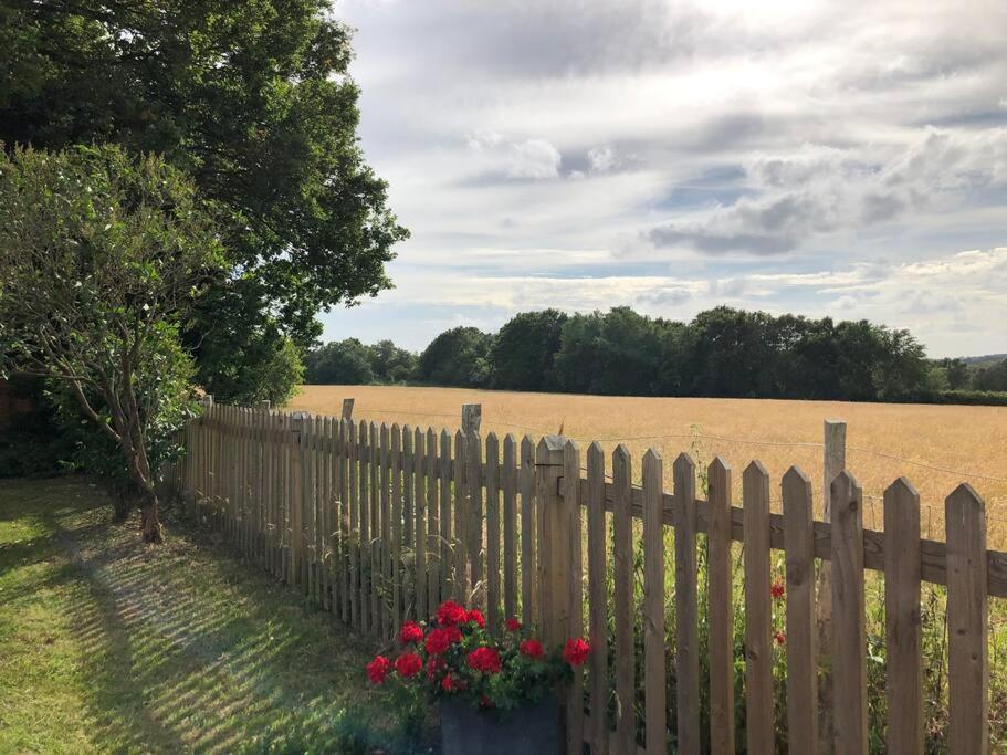 Self Contained Garden Studio With Stunning Views Sissinghurst Exteriör bild